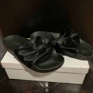 Black bow slides
